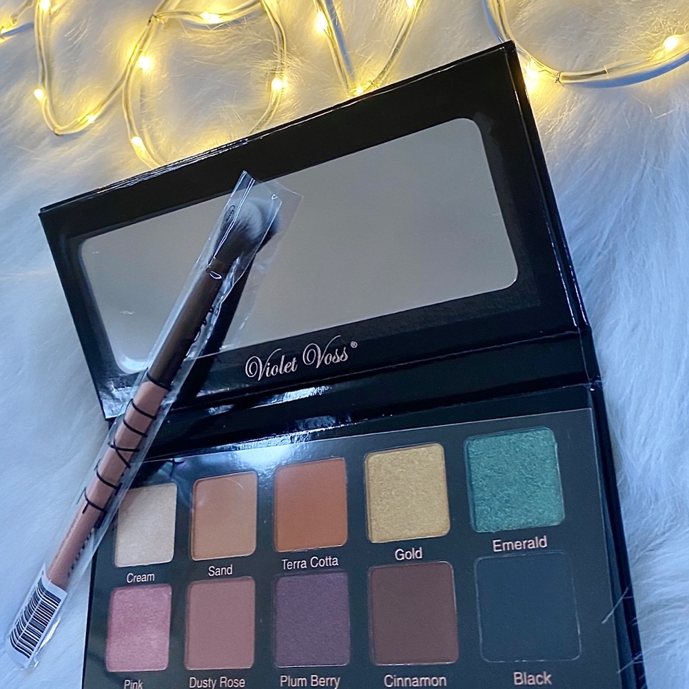 Violet Voss Eye Shadow Palette and Luxie 205 Brush